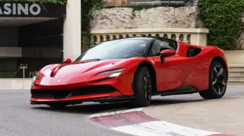 “Ferrari” super güclü avtomobili təqdim etdi