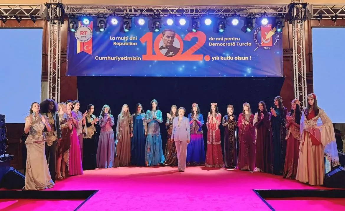 Gülnarə Xəlilovanın kolleksiyaları Rumıniya Parlament Sarayında təqdim olunub