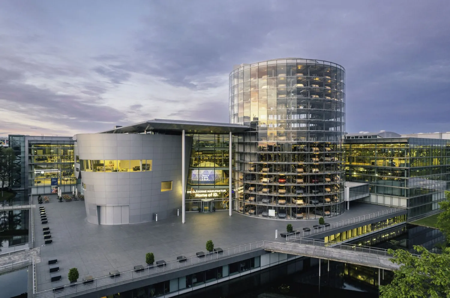 "Volkswagen" tarixində ilk dəfə Almaniyada zavodunu bağlayır