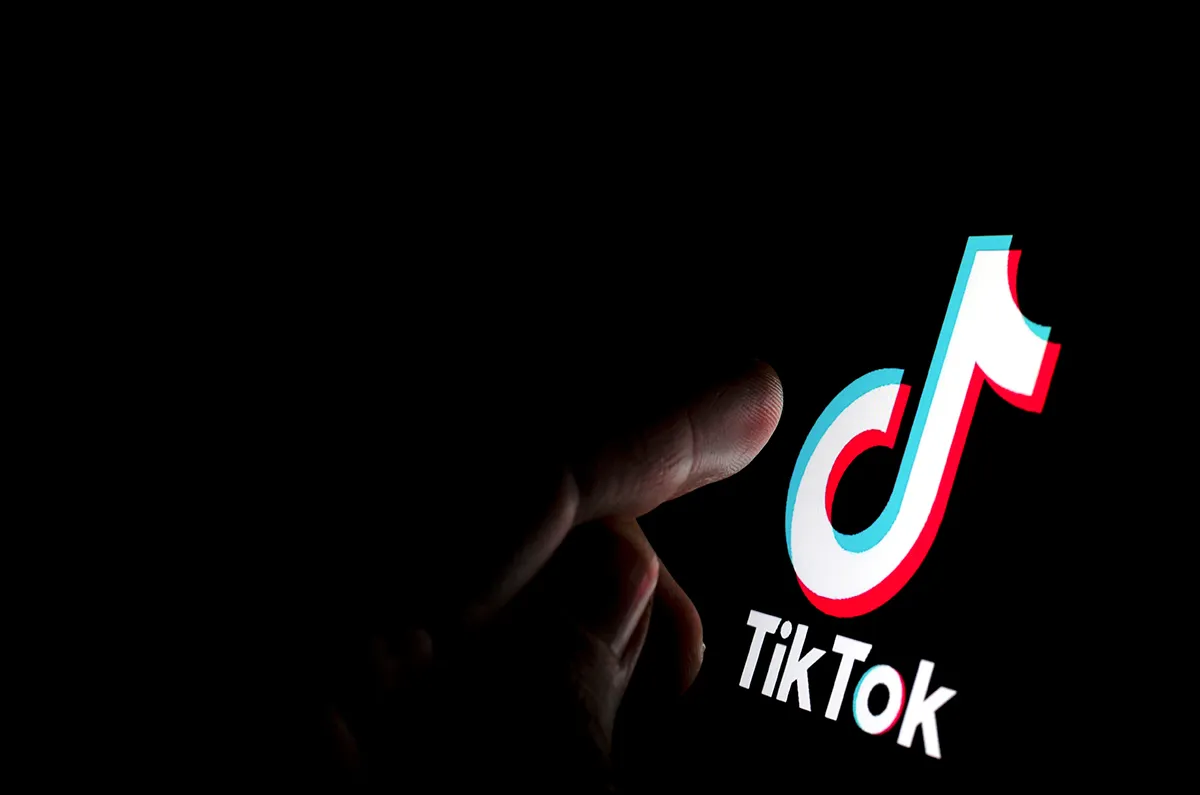 Gəncədə kişi arvadına TikTok-da yazan kişinin əlini kəsdi