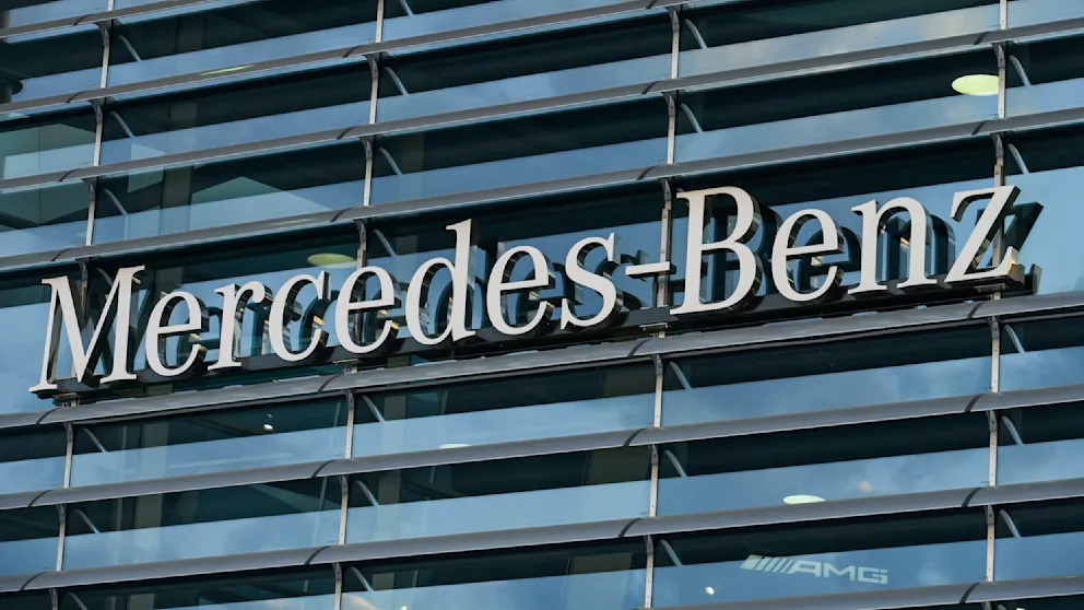 "Mercedes-Benz" Berlindəki mərkəzlərini satdı: Minlərlə işçi risk altındadır
